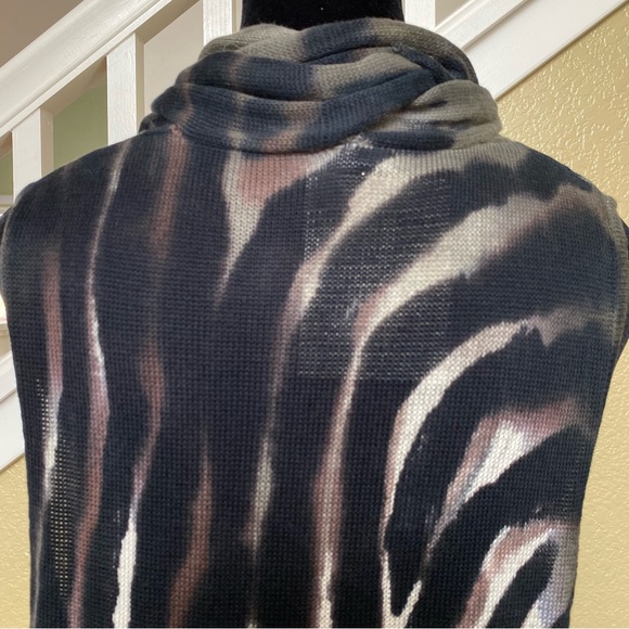 Adore Vest - Picture 8 of 14